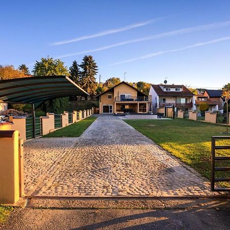 Villa Aljmaš エクステリア 写真