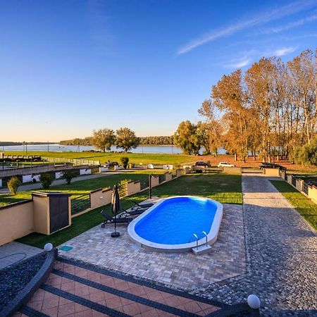 Villa Aljmaš エクステリア 写真