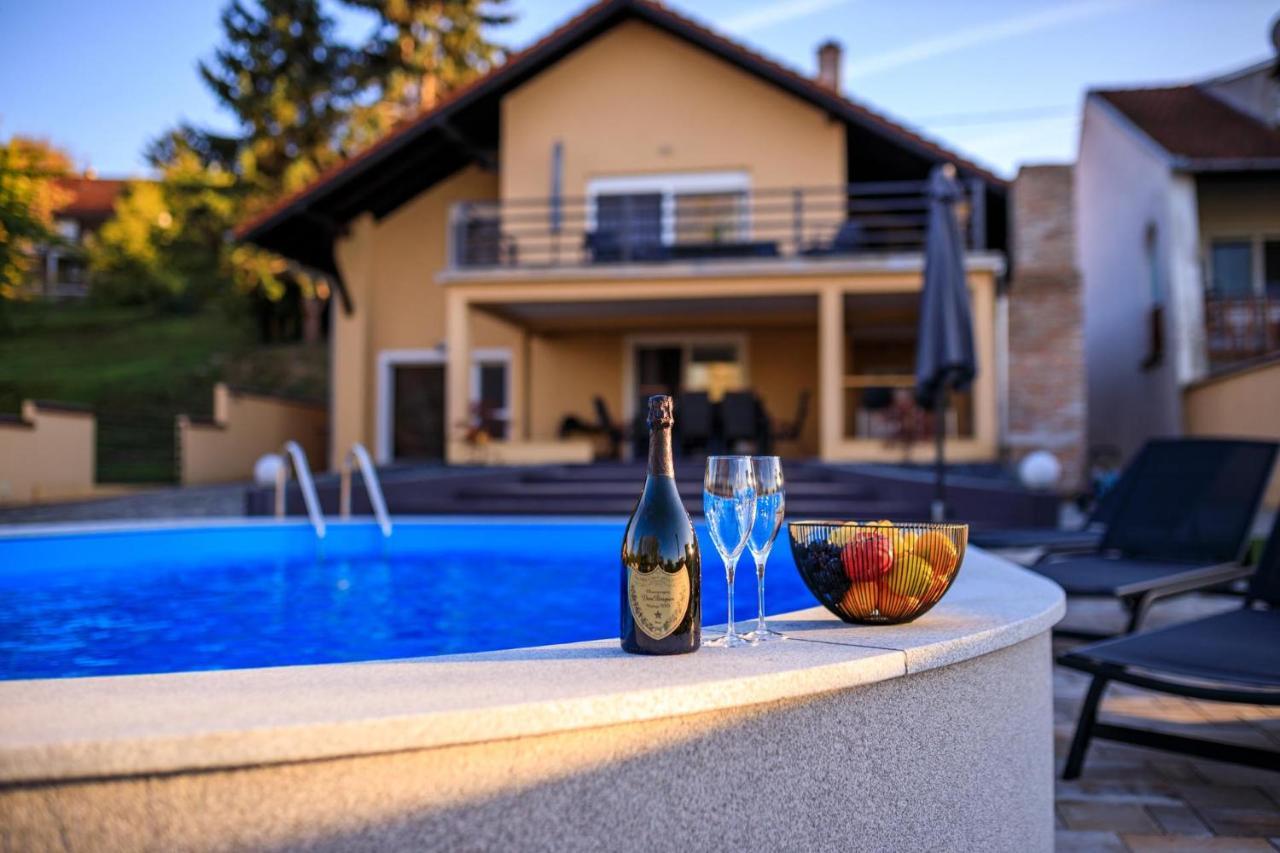 Villa Aljmaš エクステリア 写真