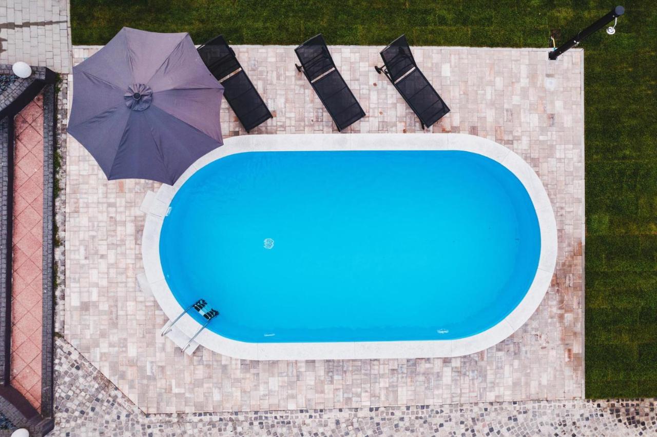Villa Aljmaš エクステリア 写真