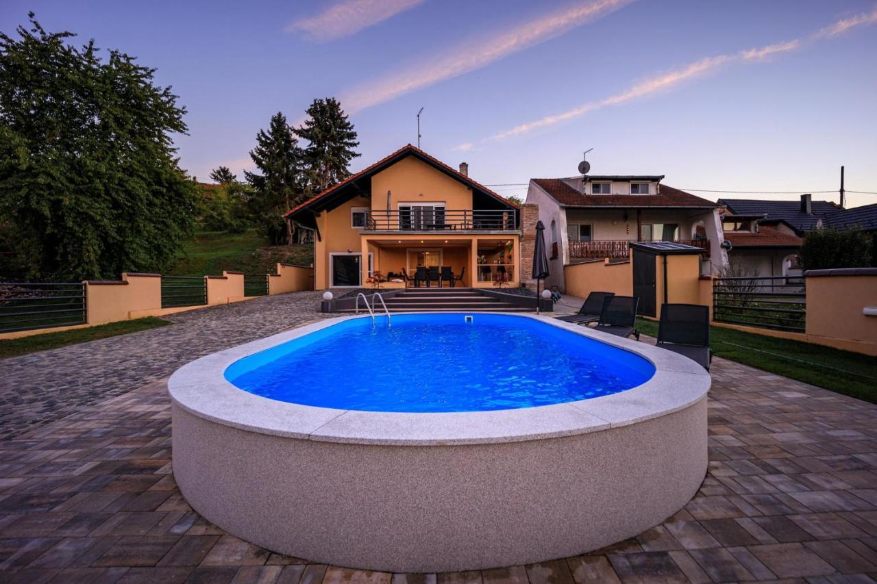 Villa Aljmaš エクステリア 写真
