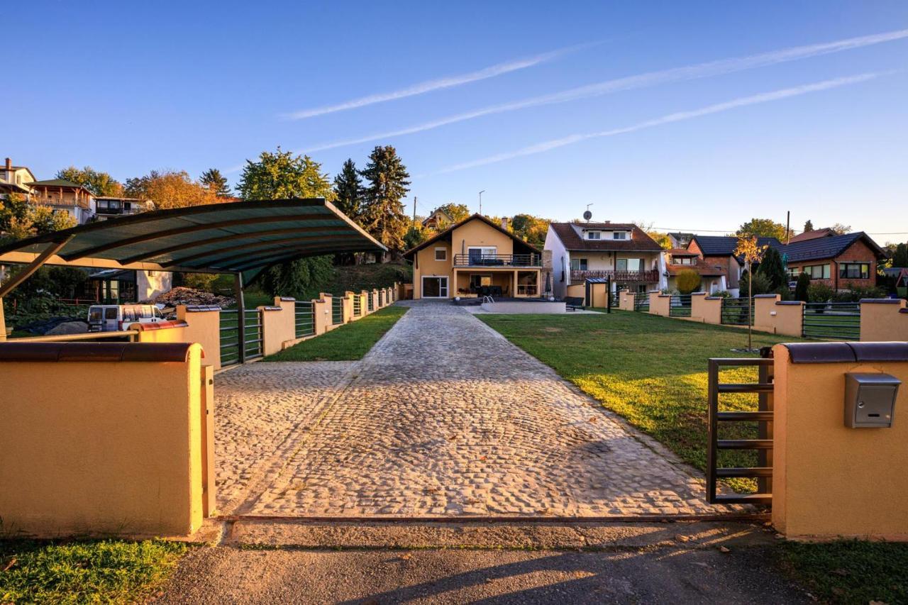 Villa Aljmaš エクステリア 写真